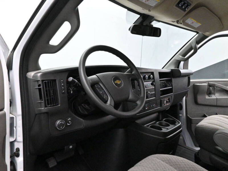 2025 Chevrolet Express LT 3500