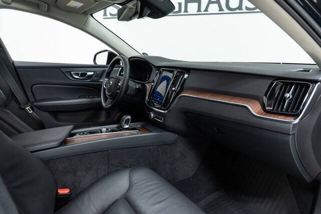 2024 Volvo V60 Cross Country B5 Plus