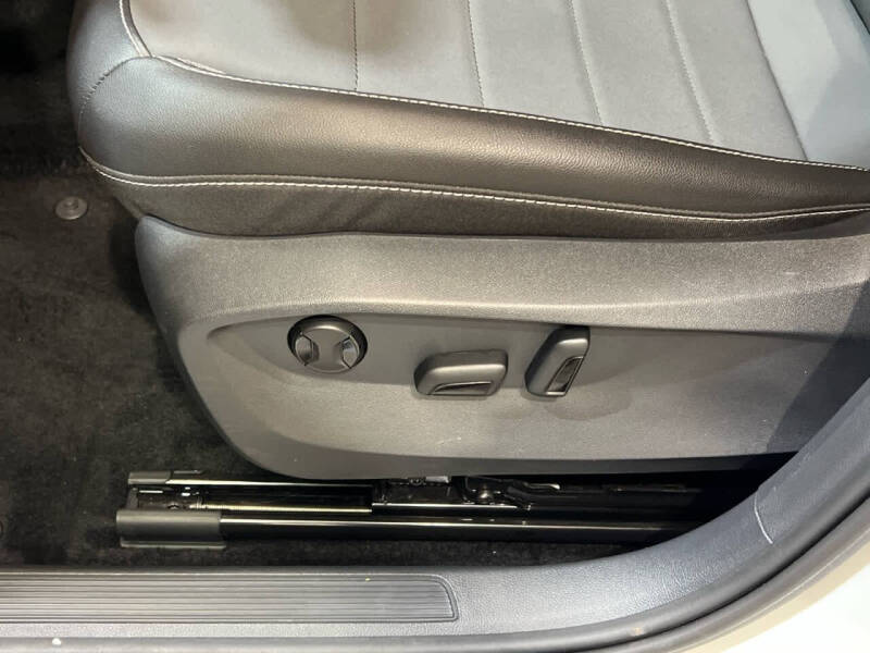 2023 Volkswagen Taos SE 4Motion