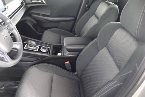 2024 Mitsubishi Outlander ES