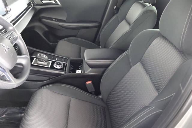 2024 Mitsubishi Outlander ES