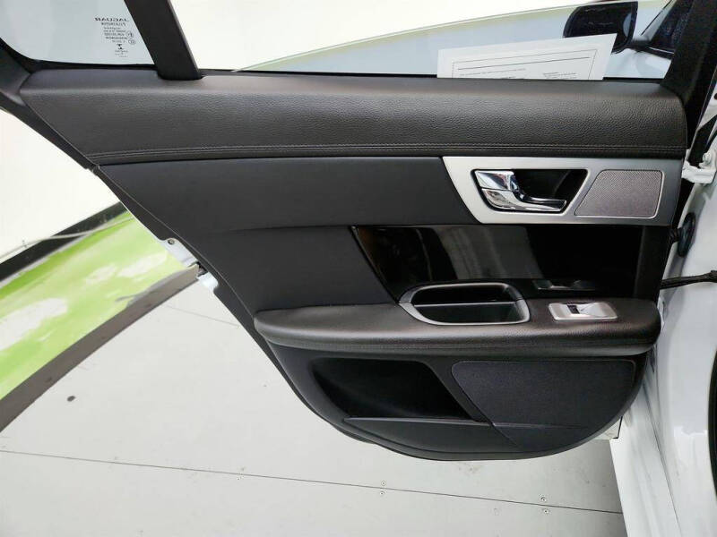 2015 Jaguar XF 3.0 Sport