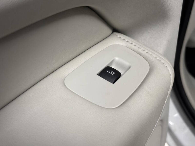 2023 Volvo XC60 B6 Ultimate Bright Theme