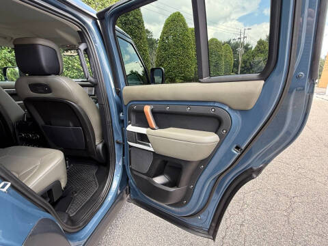 2020 Land Rover Defender 110 SE