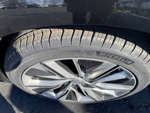 2025 Cadillac LYRIQ Luxury 3