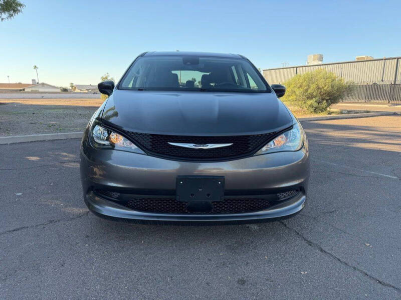 2023 Chrysler Voyager LX