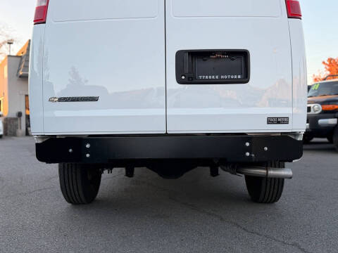 2022 Chevrolet Express 2500