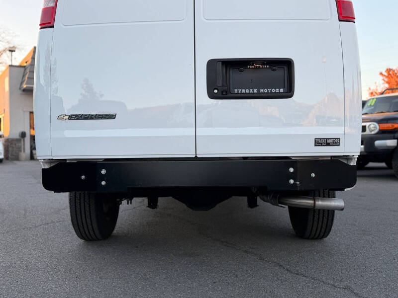 2022 Chevrolet Express 2500