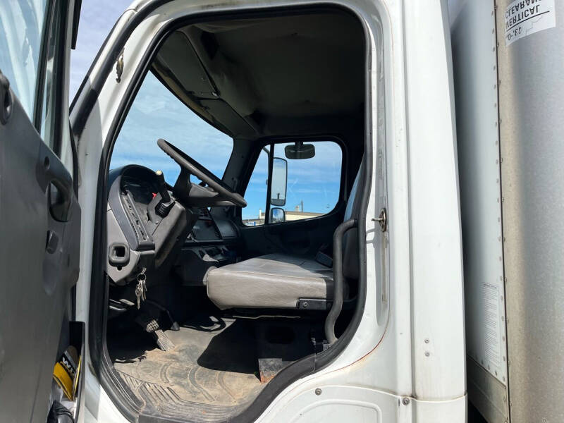 2005 Freightliner M2 106