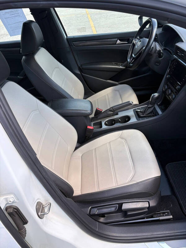 2021 Volkswagen Passat R-Line