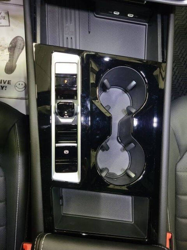 2026 Volkswagen Atlas Cross Sport SEL R-Line Black 4Motion