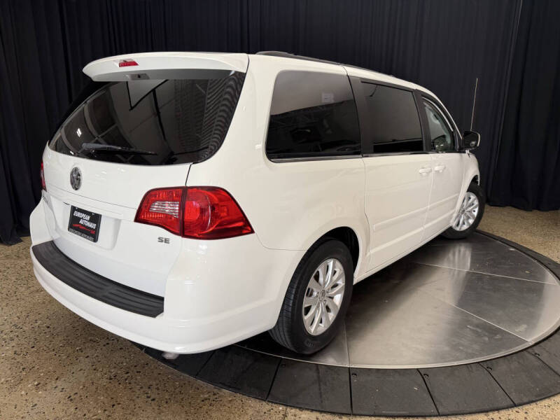 2012 Volkswagen Routan SE