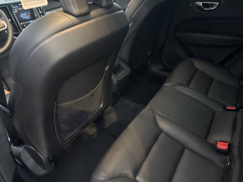 2025 Volvo XC60 B5 Core Dark Theme