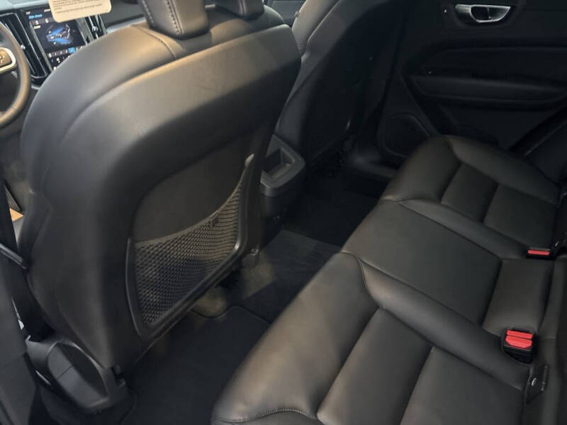 2025 Volvo XC60 B5 Core Dark Theme