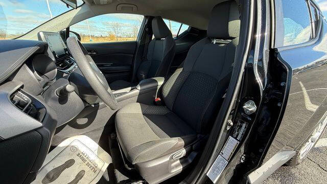 2022 Toyota C-HR XLE