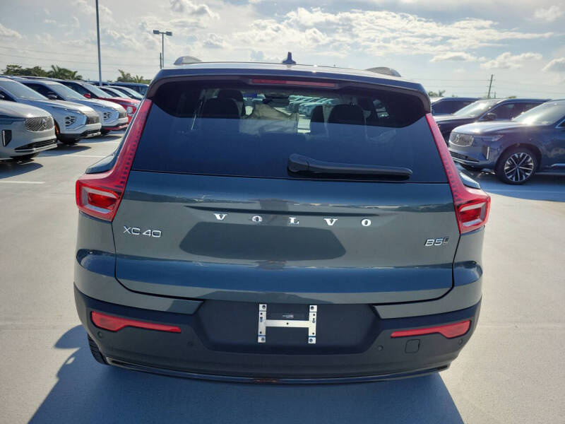 2026 Volvo XC40 B5 Plus