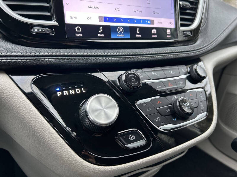 2024 Chrysler Pacifica Touring L