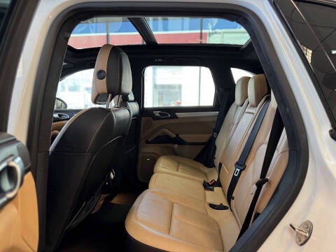 2014 Porsche Cayenne GTS