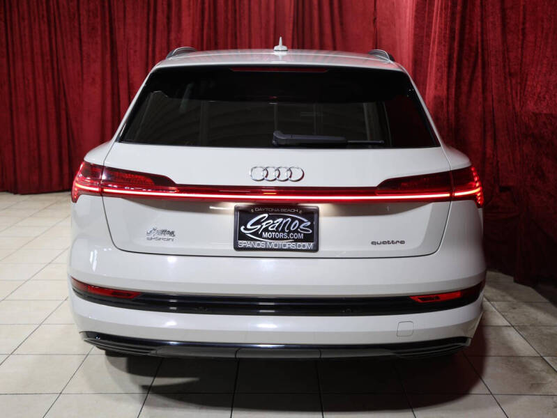 2021 Audi e-tron quattro Premium