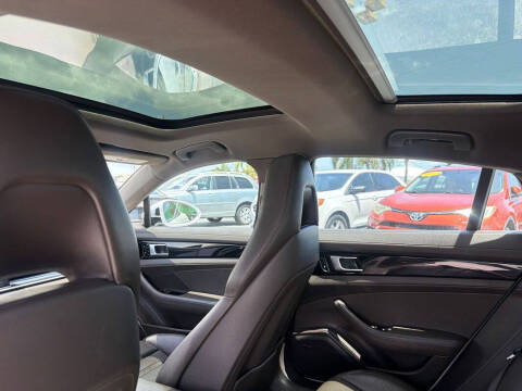 2017 Porsche Panamera 4S