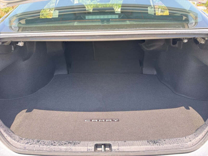 2020 Toyota Camry Hybrid LE