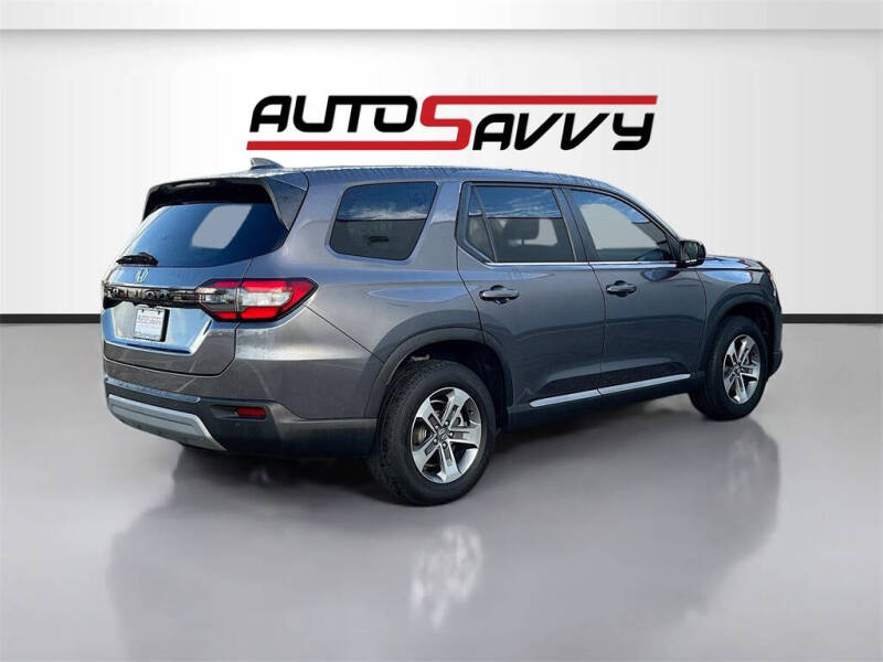 2024 Honda Pilot EX-L w/Rear Captain's Chairs