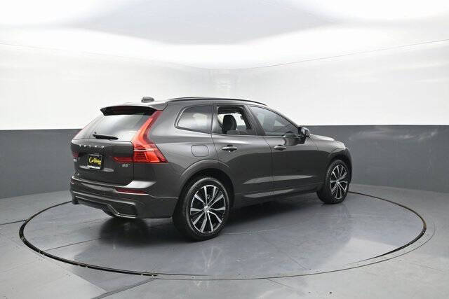 2023 Volvo XC60 B5 Plus Dark Theme
