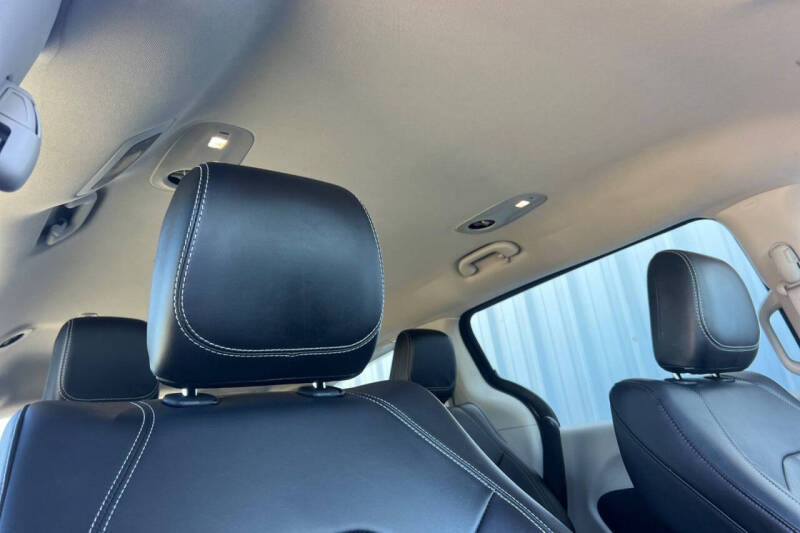 2024 Chrysler Pacifica Plug-In Hybrid Select