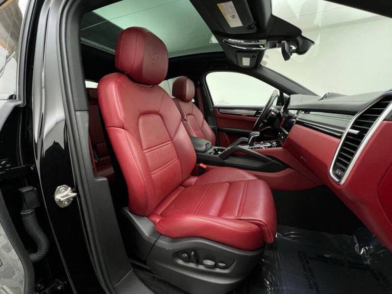 2023 Porsche Cayenne Coupe Platinum Edition