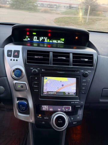 2013 Toyota Prius v Five