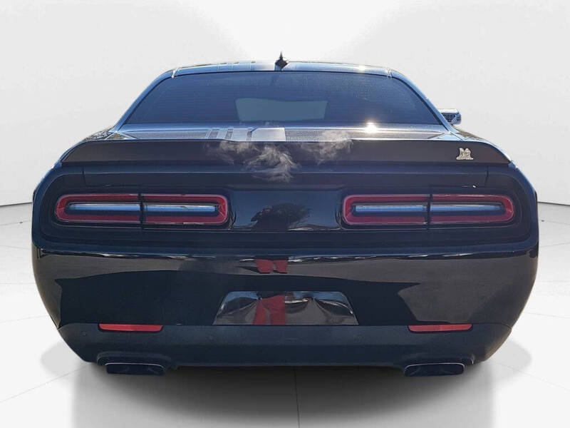 2018 Dodge Challenger 392 HEMI Scat Pack Shaker
