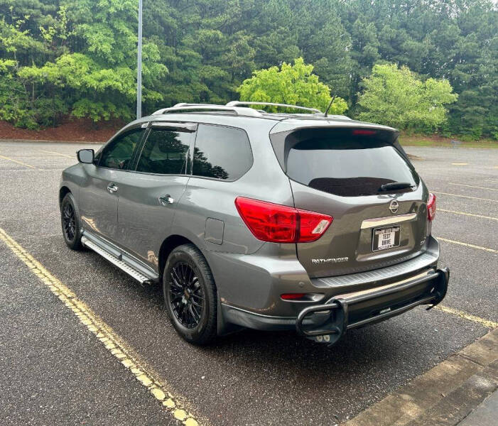 2017 Nissan Pathfinder SV