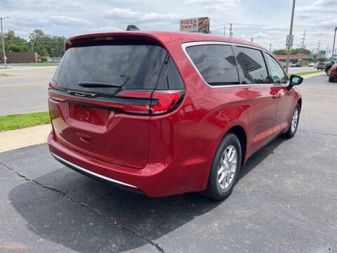 2027 Chrysler Pacifica Select