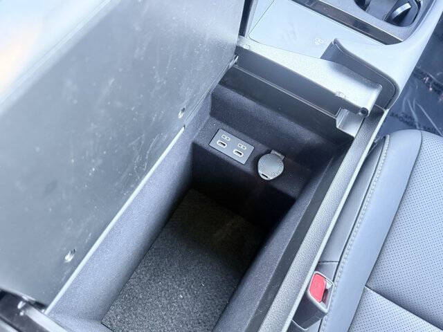 2025 Lexus ES 300h F SPORT Design