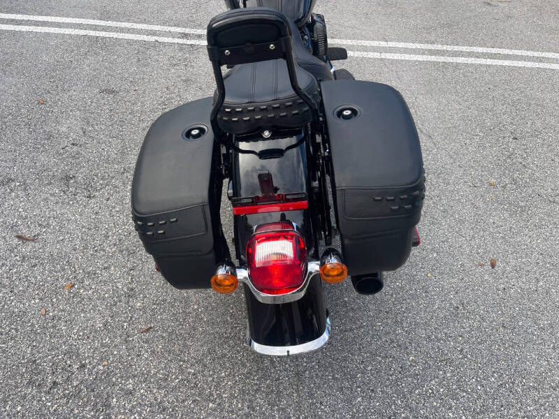 2018 Harley-Davidson FLHCS Heritage  Classic 114