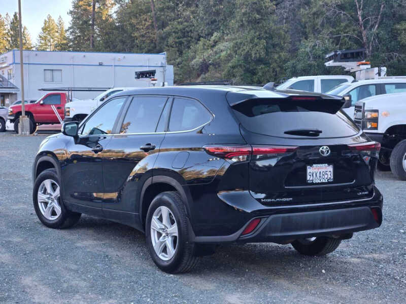 2024 Toyota Highlander LE