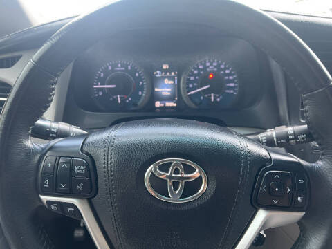 2017 Toyota Sienna XLE 7-Passenger Auto Access Seat