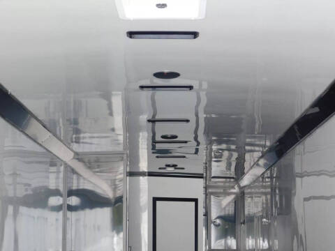 2026 United Trailers 53' Full Bathroom