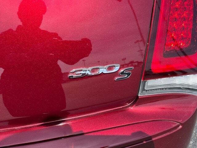2020 Chrysler 300 18
