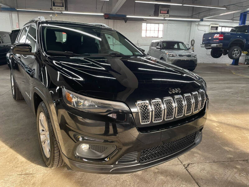 2019 Jeep Cherokee for sale at John Warne Motors in Canonsburg PA