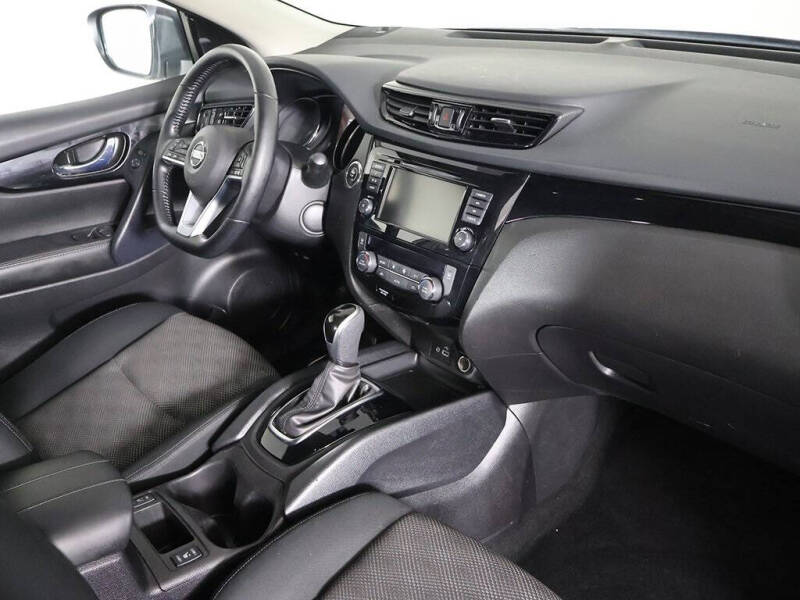 2022 Nissan Rogue Sport SV