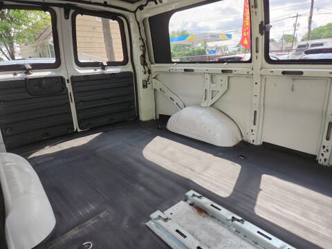 2017 Chevrolet Express 2500