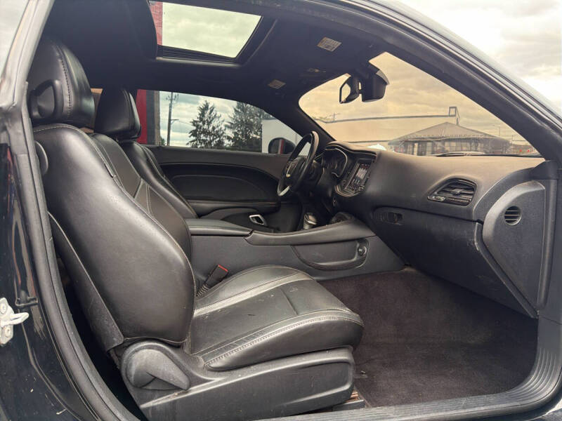 2017 Dodge Challenger SXT Plus