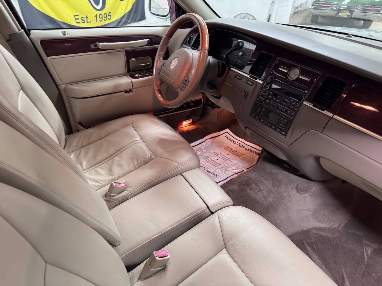 2004 Lincoln Town Car 17