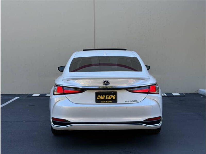 2022 Lexus ES 300h