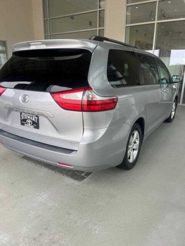 2016 Toyota Sienna