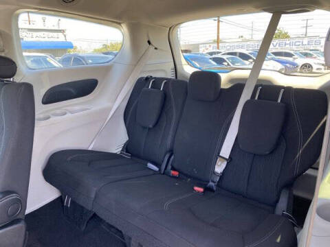 2023 Chrysler Voyager LX