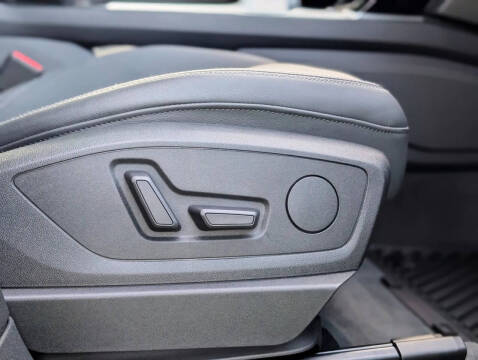 2021 Audi e-tron quattro Premium