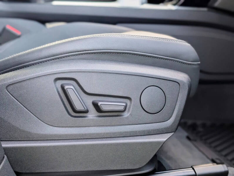 2021 Audi e-tron quattro Premium