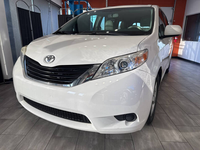 2012 Toyota Sienna LE 8-Passenger
